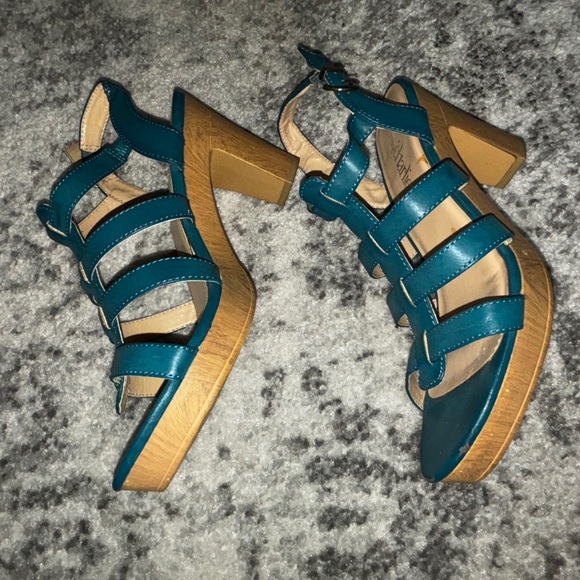Charming Charlie Teal Strappy Block Heel Sandals Size: 9 - Picture 3 of 5